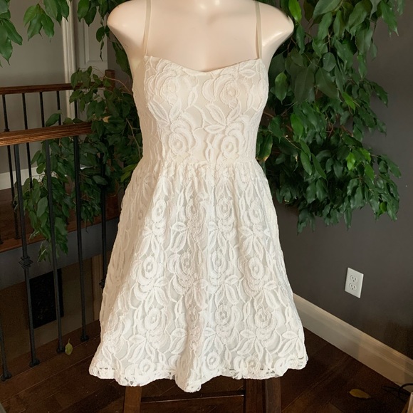 Kismet Dresses & Skirts - 5 for $25 Kismet Lace dress